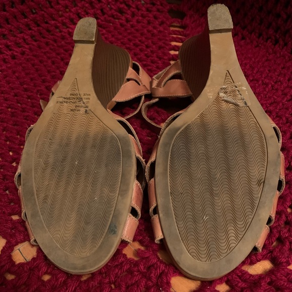 Woman’s Heels By Merona in excellent condition - Picture 3 of 5